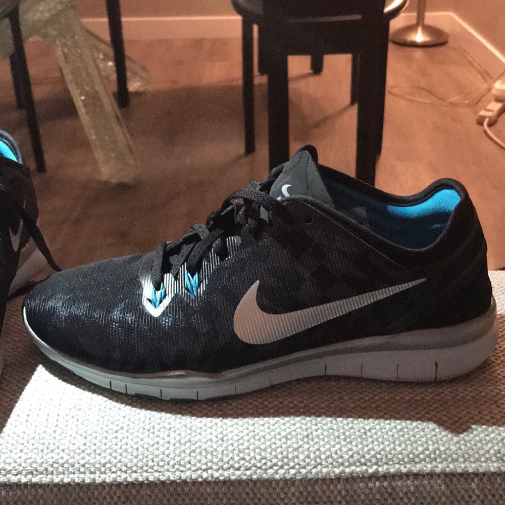 Nike Free TR FIT 5 size 8. Barely worn.